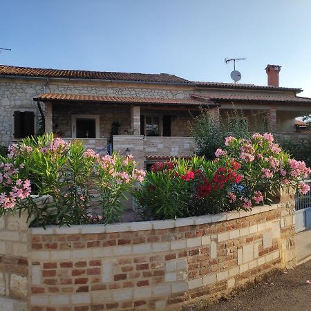 Apartmani Memic 100 M Do Plaze, Apartments Memic Only 100M From Beach Porec Exterior photo