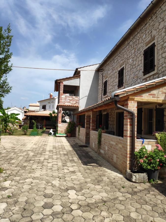 Apartmani Memic 100 M Do Plaze, Apartments Memic Only 100M From Beach Porec Exterior photo