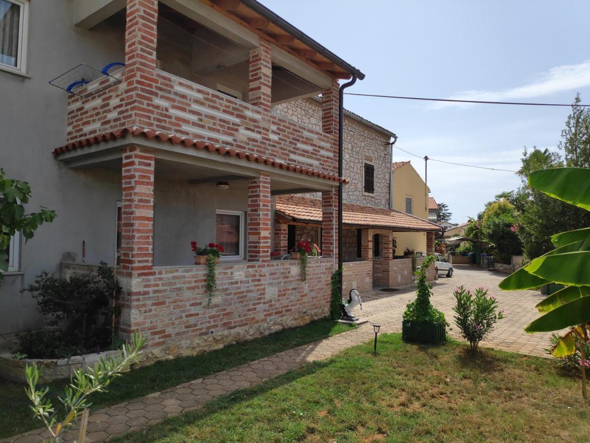 Apartmani Memic 100 M Do Plaze, Apartments Memic Only 100M From Beach Porec Exterior photo