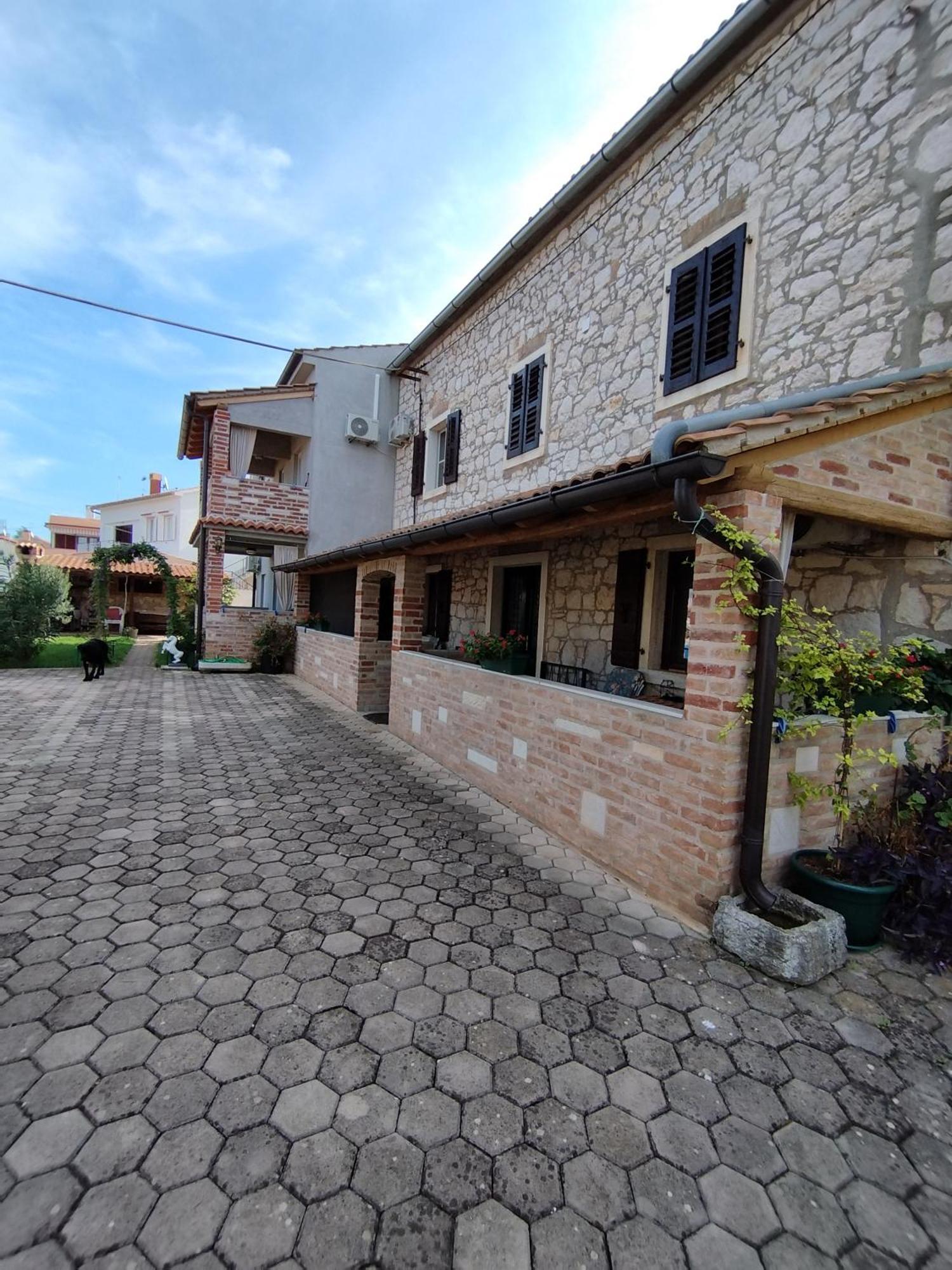 Apartmani Memic 100 M Do Plaze, Apartments Memic Only 100M From Beach Porec Exterior photo