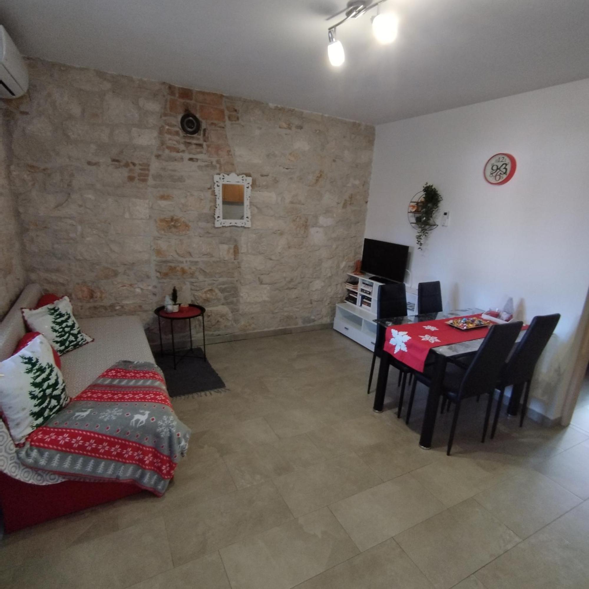 Apartmani Memic 100 M Do Plaze, Apartments Memic Only 100M From Beach Porec Exterior photo